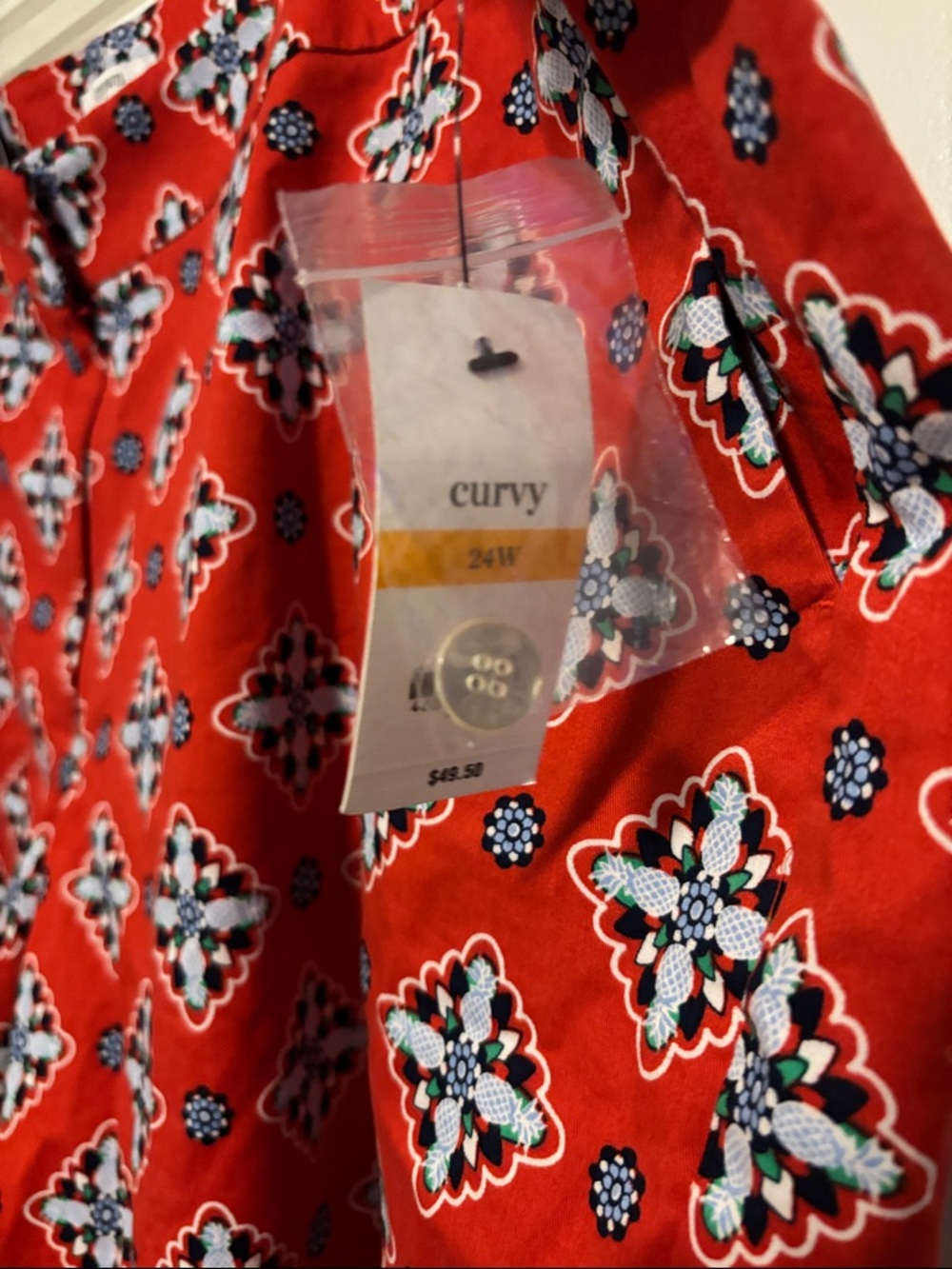 Crown & Ivy Red Floral Scallop Hem Women’s Shorts - Picture 4 of 7